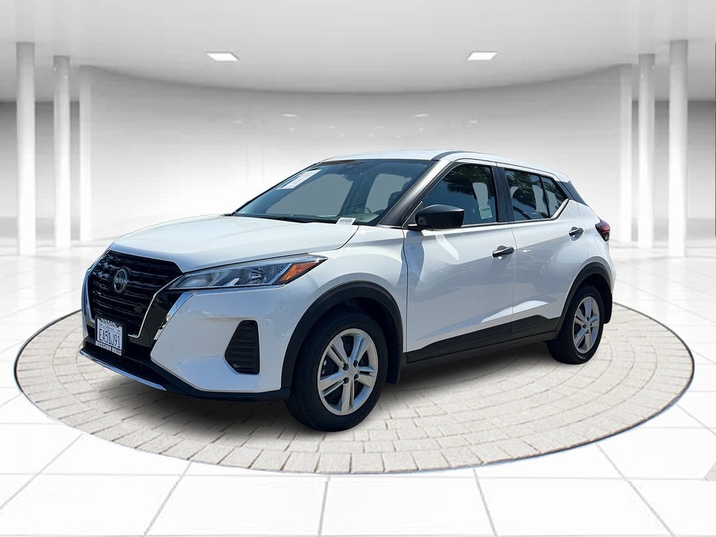 2025 Nissan KICKS PLAY Base's photo