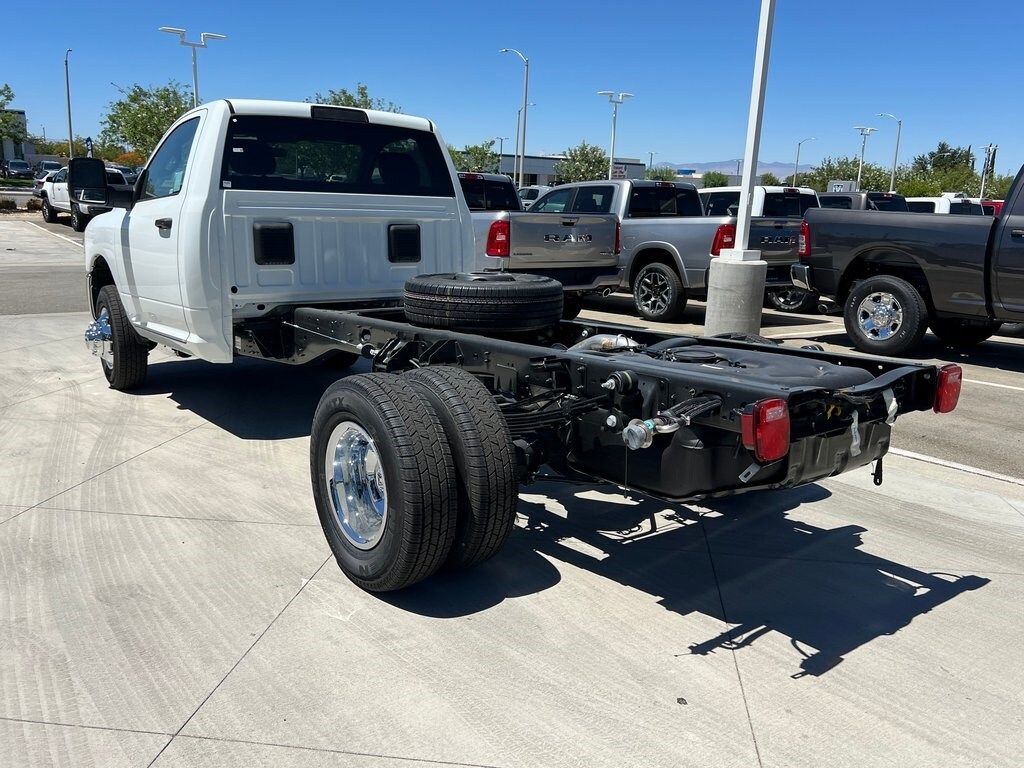 2024 Ram 3500 Tradesman photo 3