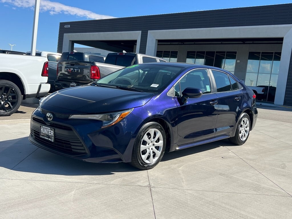 2023 Toyota Corolla LE photo 2