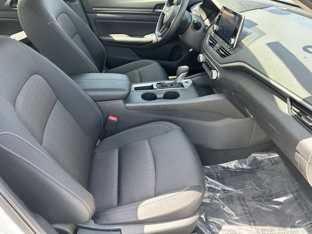 2025 Nissan Altima S - Photo 11