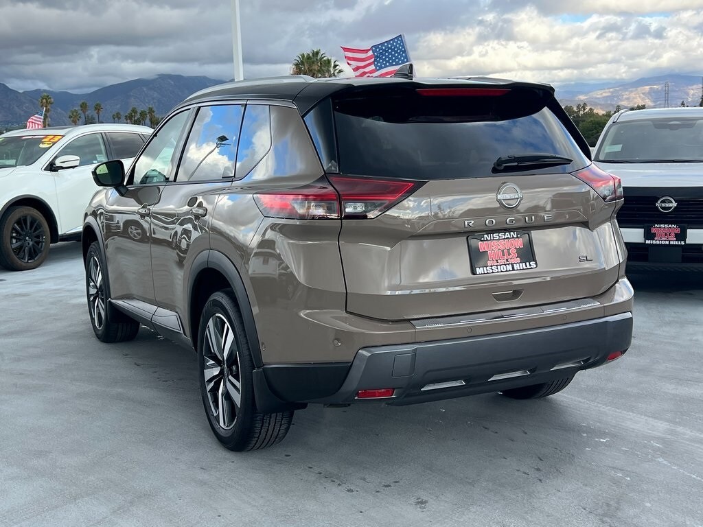 2025 Nissan Rogue SL photo 4