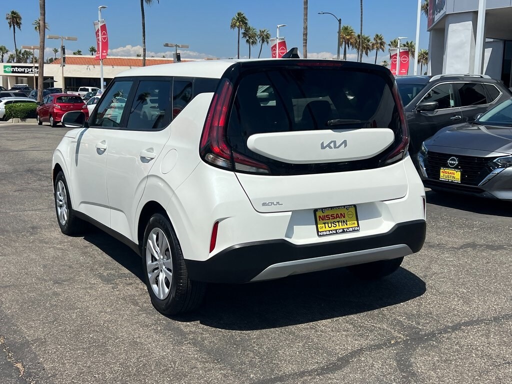 2023 Kia Soul LX photo 3