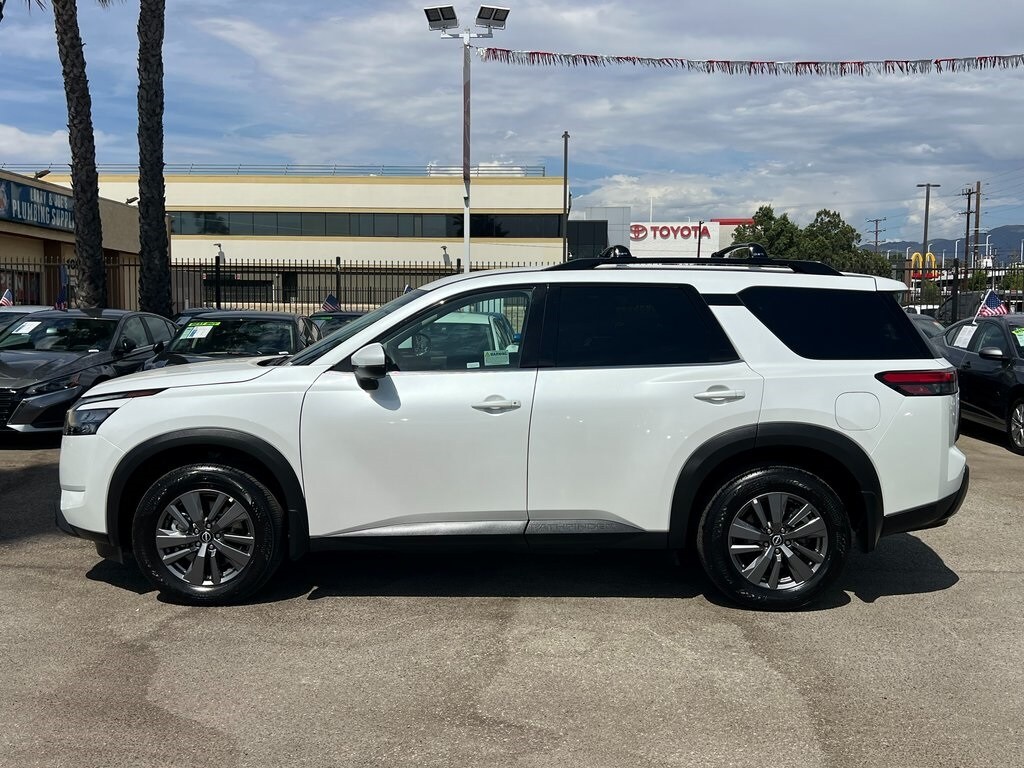 2025 Nissan Pathfinder SV photo 3