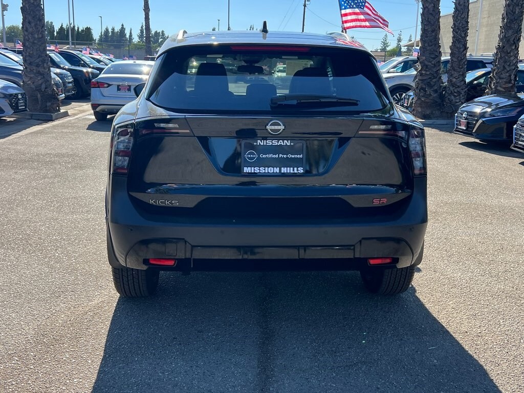 2025 Nissan Kicks SR photo 3