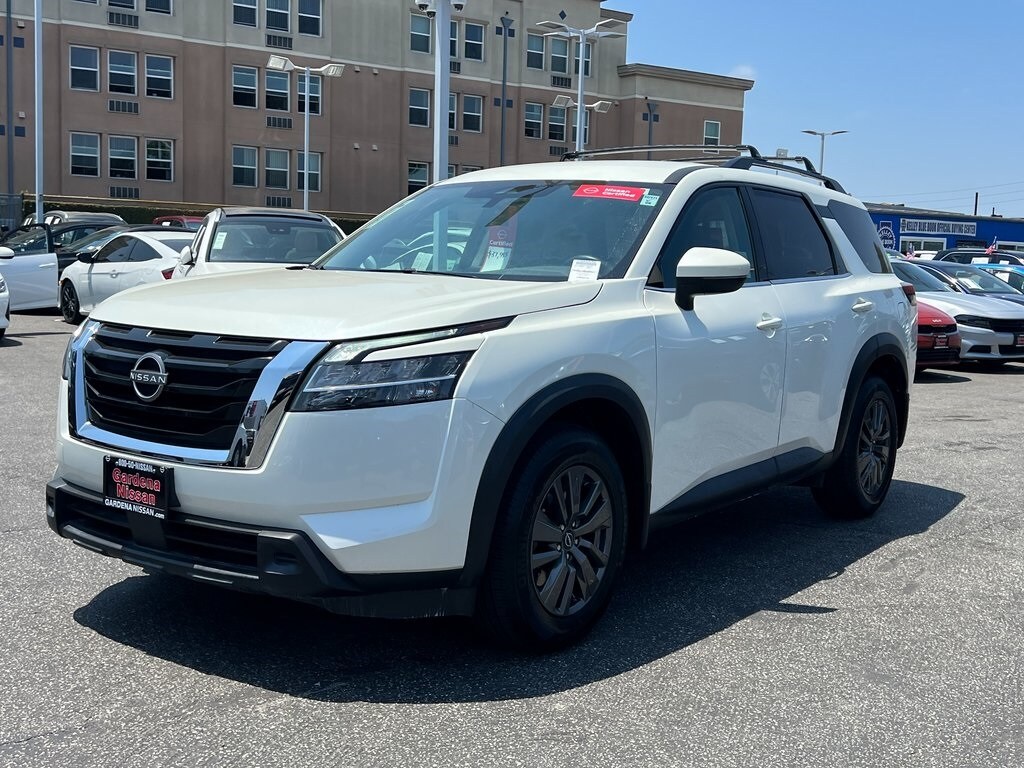 2022 Nissan Pathfinder SV photo 2
