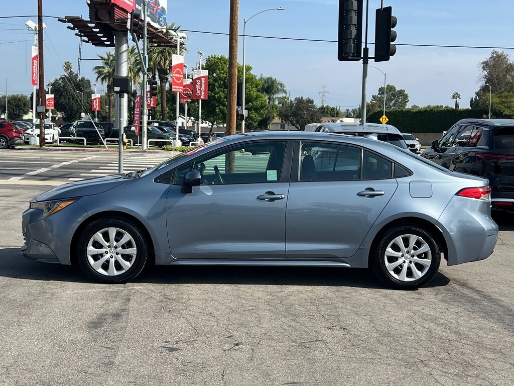 2023 Toyota Corolla LE photo 3