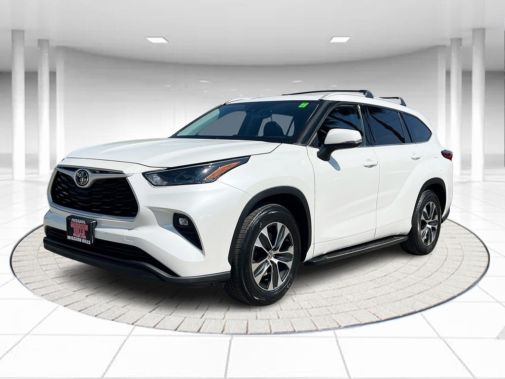2022 Toyota Highlander XLE's photo