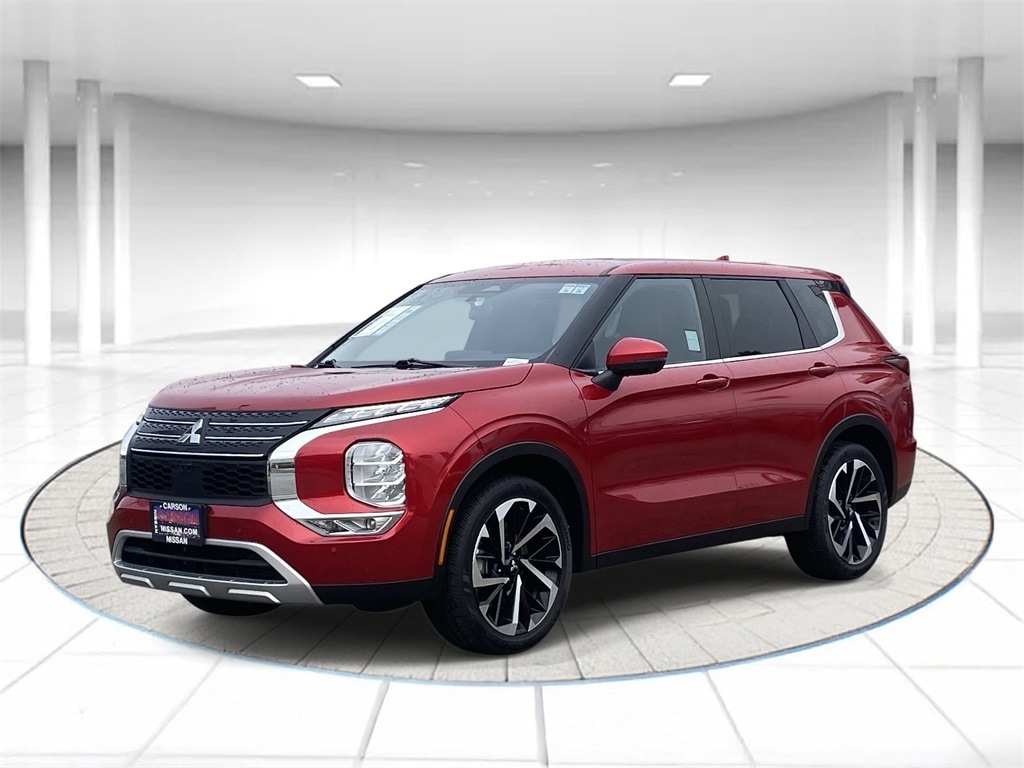 2024 Mitsubishi Outlander SE's photo