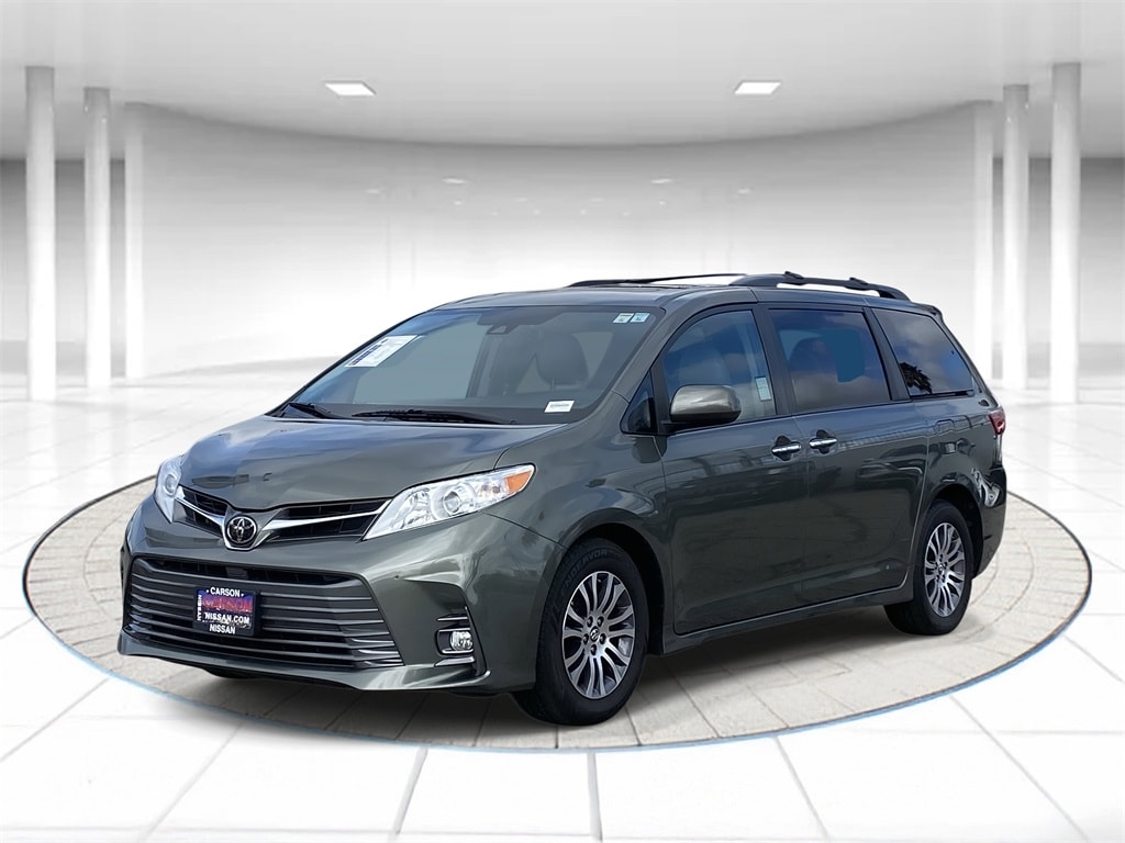 2020 Toyota Sienna XLE's photo