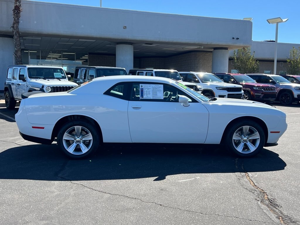 2023 Dodge Challenger SXT photo 3