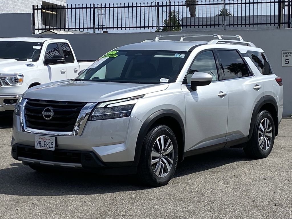 2024 Nissan Pathfinder SL 2WD's photo