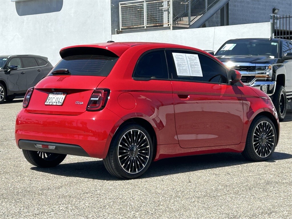 2024 Fiat 500e Red photo 4