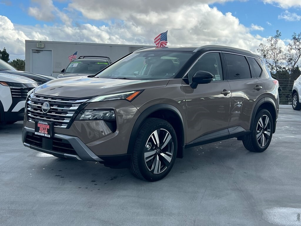 2025 Nissan Rogue SL photo 2