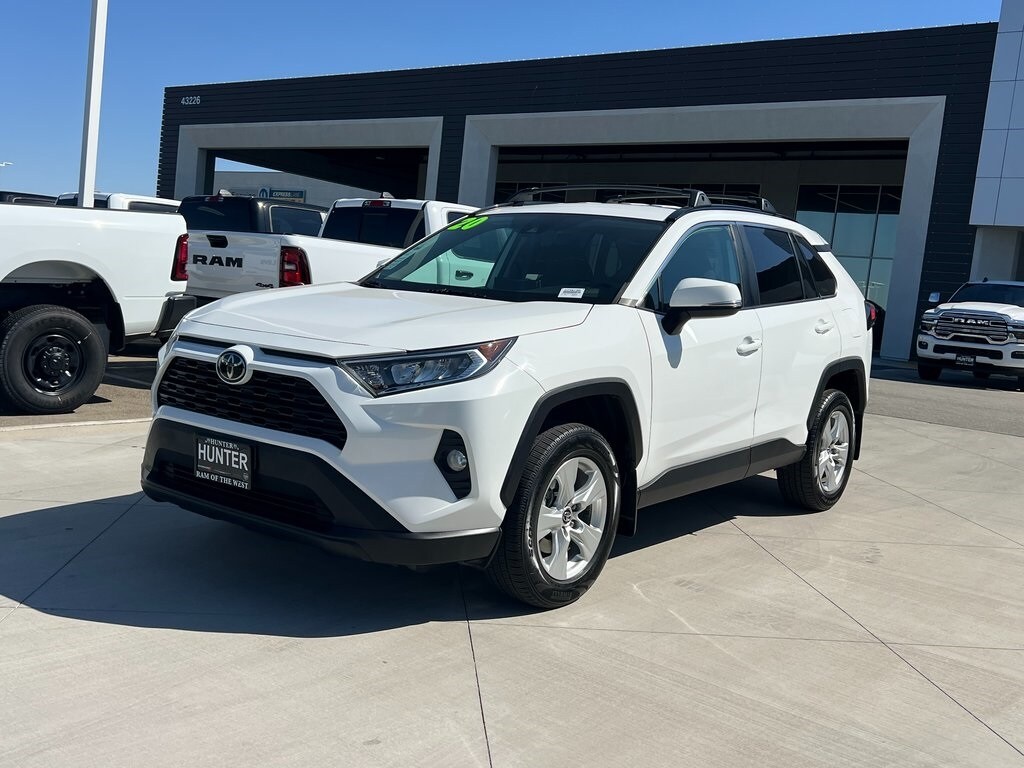 2020 Toyota RAV4 XLE photo 2