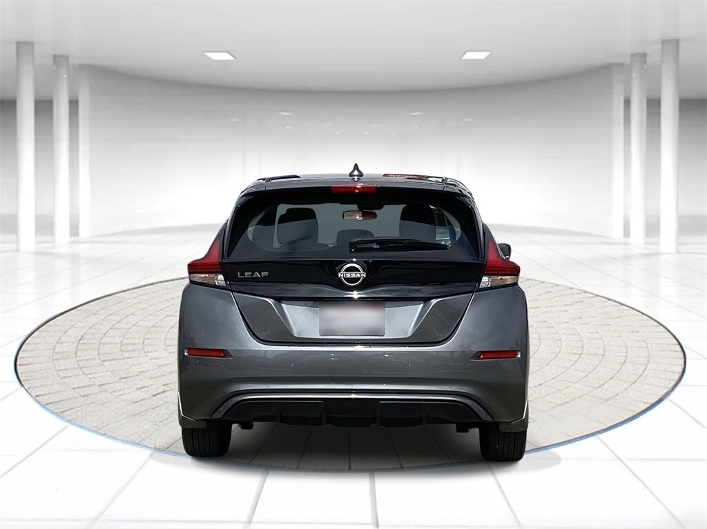 2023 Nissan Leaf S photo 3