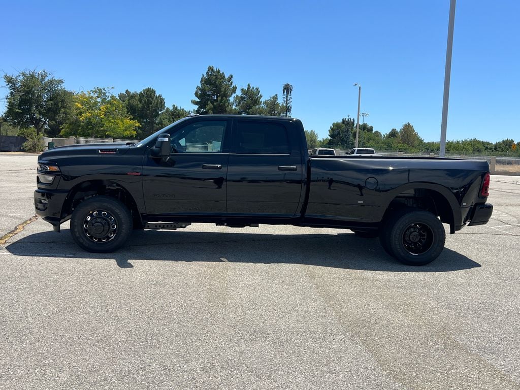 New 2026 Ram 3500 BIG HORN CREW CAB 4X4 8' BOX Pickup