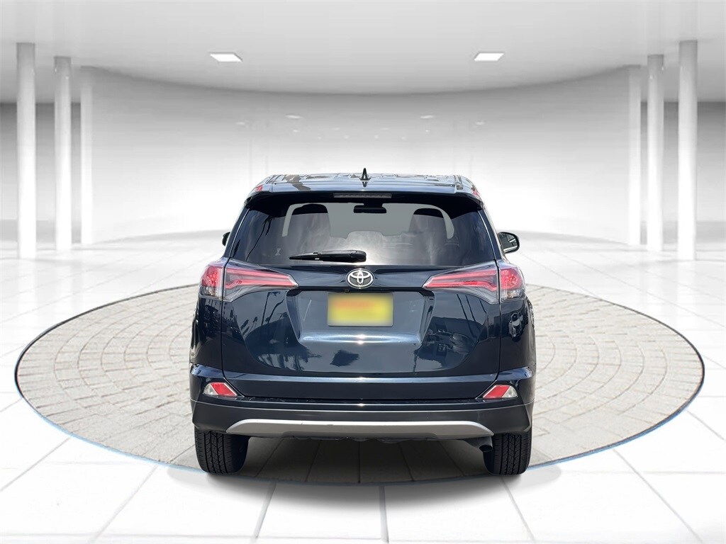2018 Toyota RAV4 XLE photo 3