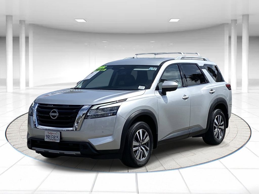 2024 Nissan Pathfinder SL 2WD's photo
