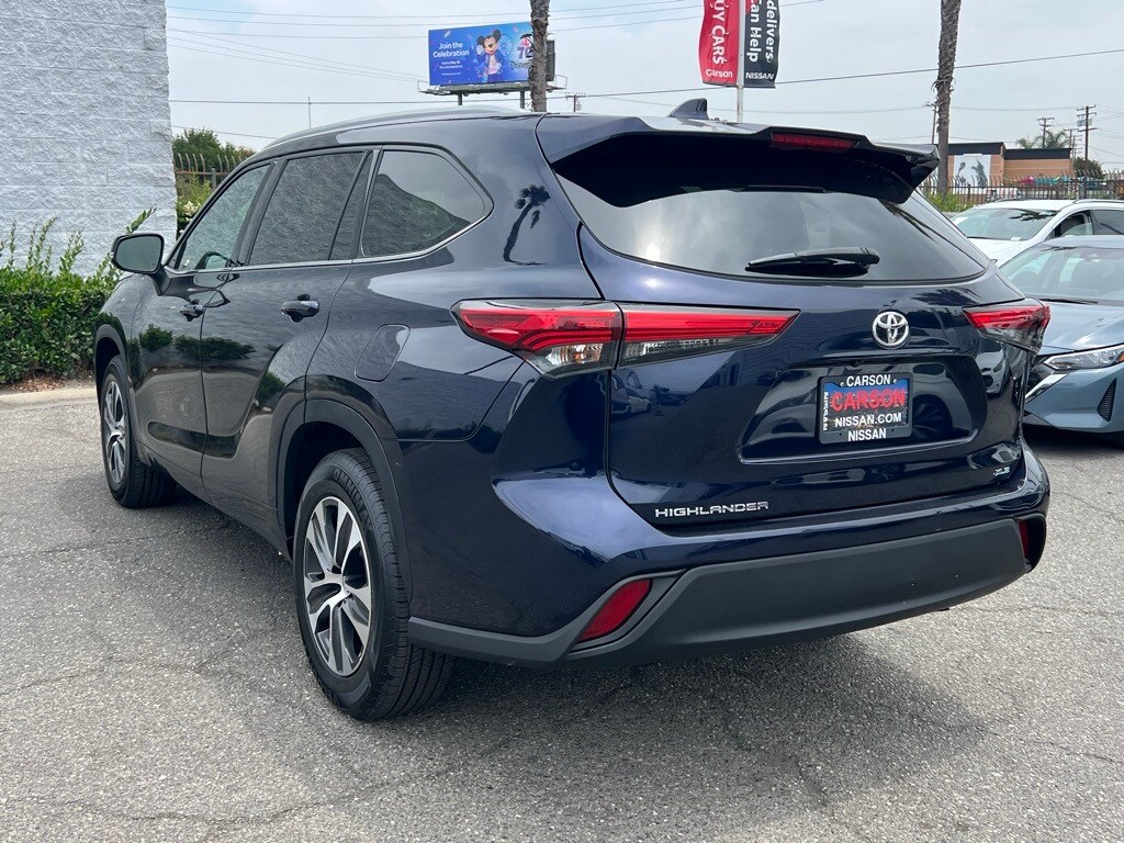 2022 Toyota Highlander XLE photo 3
