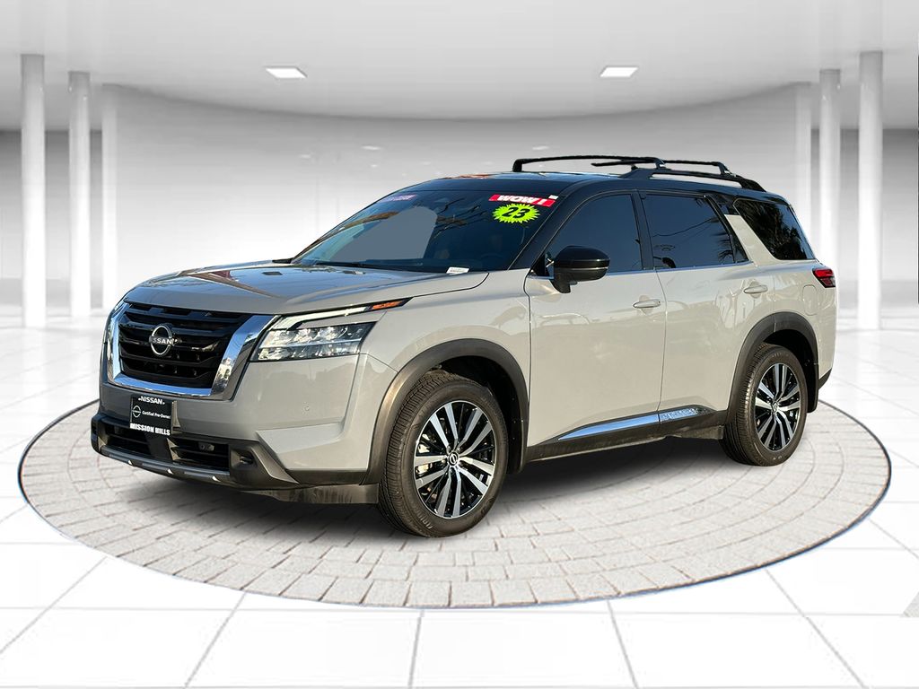 2023 Nissan Pathfinder Platinum 2WD's photo