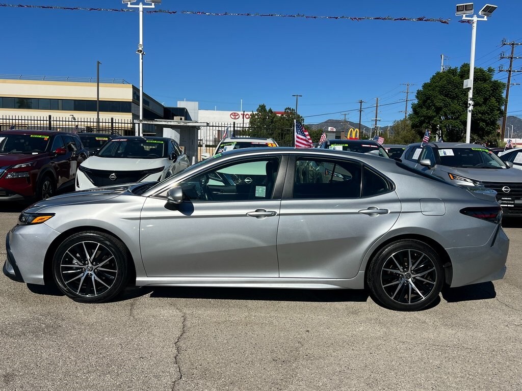 2023 Toyota Camry SE photo 3