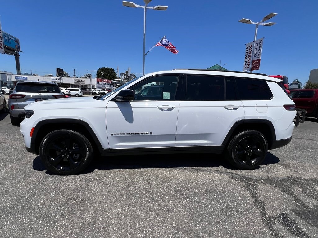 2021 Jeep Grand Cherokee Altitude photo 3