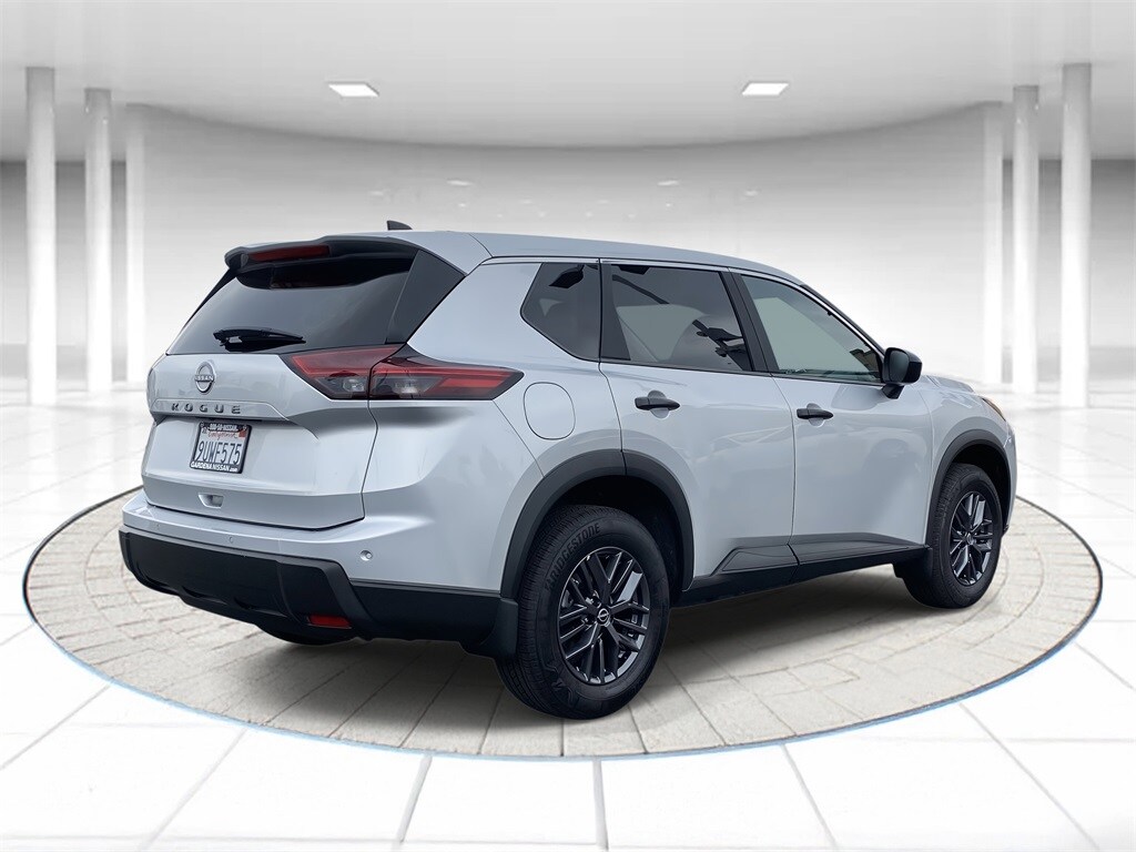 2025 Nissan Rogue S photo 3