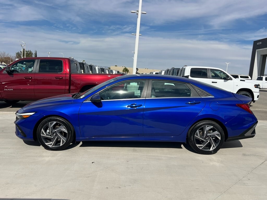 2024 Hyundai Elantra Limited photo 3