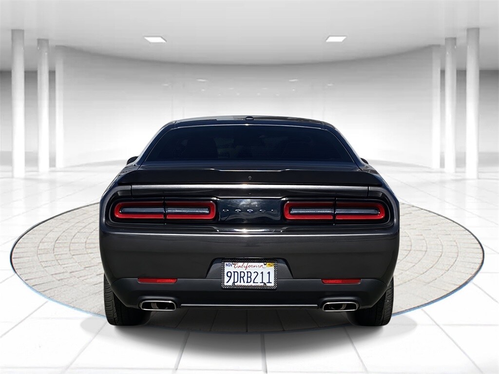2022 Dodge Challenger SXT photo 3
