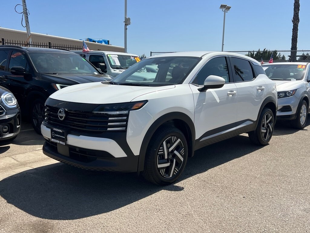 2025 Nissan Kicks SV photo 2