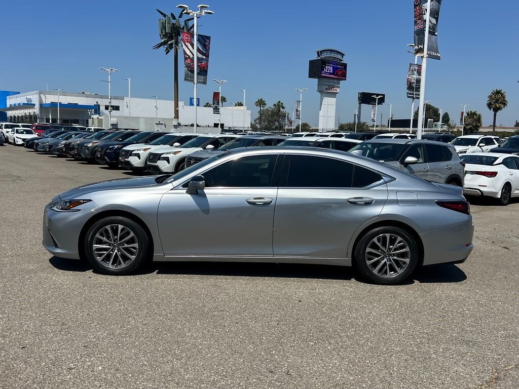 2022 Lexus ES 350 photo 3