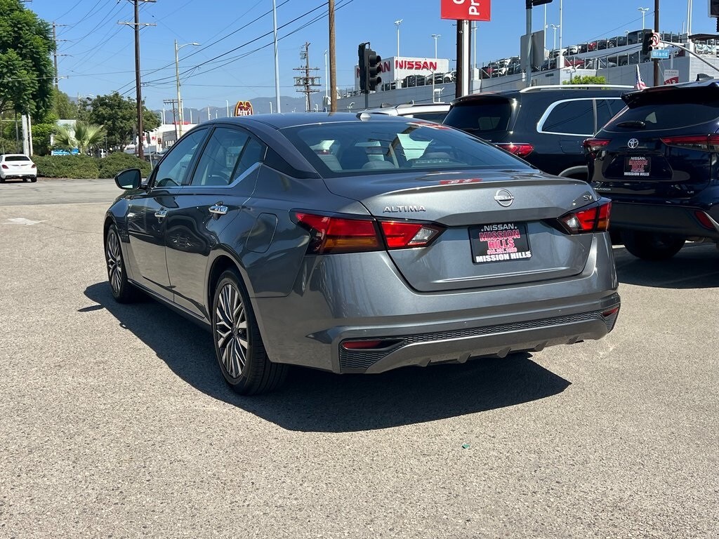 2023 Nissan Altima 2.5 SV photo 4