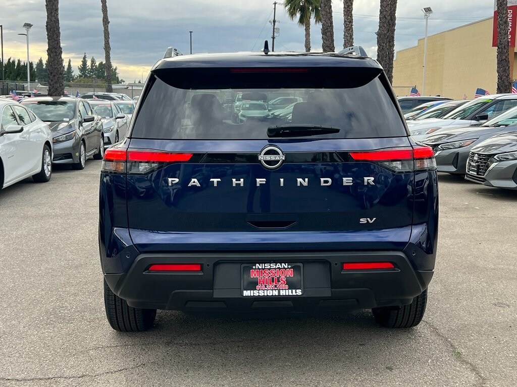 2024 Nissan Pathfinder SV photo 3