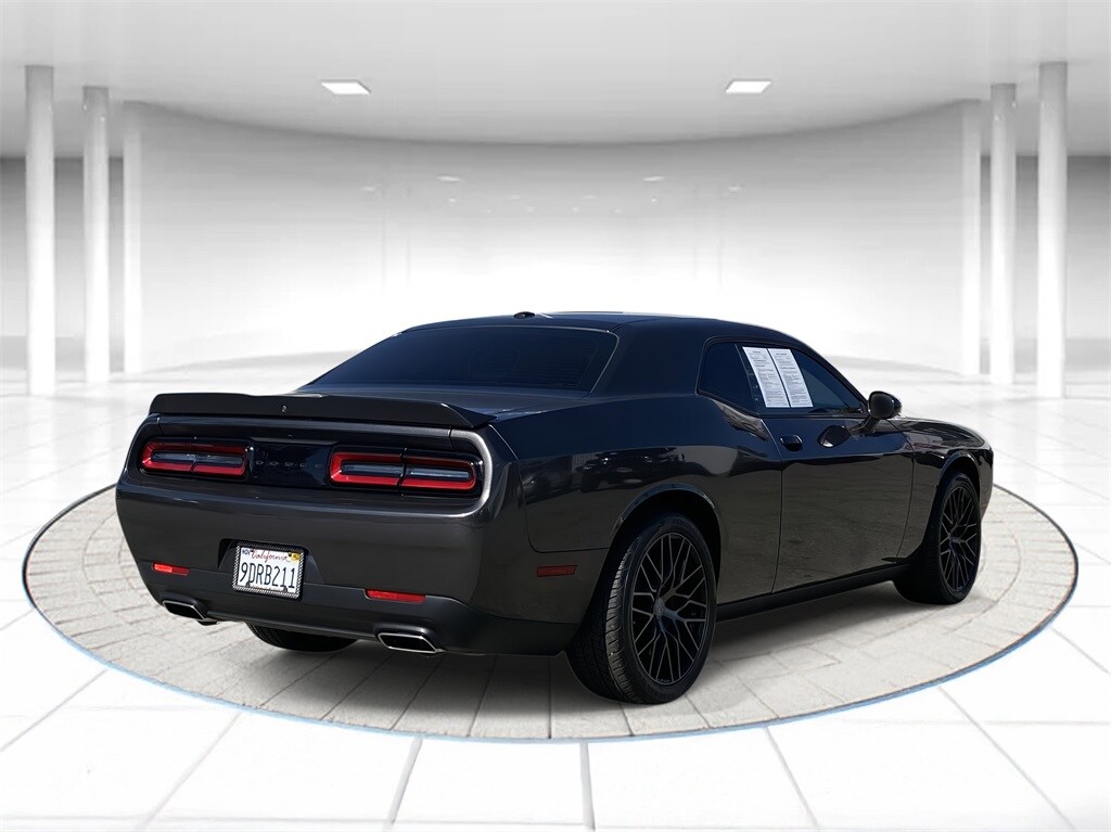 2022 Dodge Challenger SXT photo 4