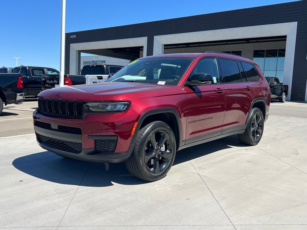2023 Jeep Grand Cherokee Altitude photo 2
