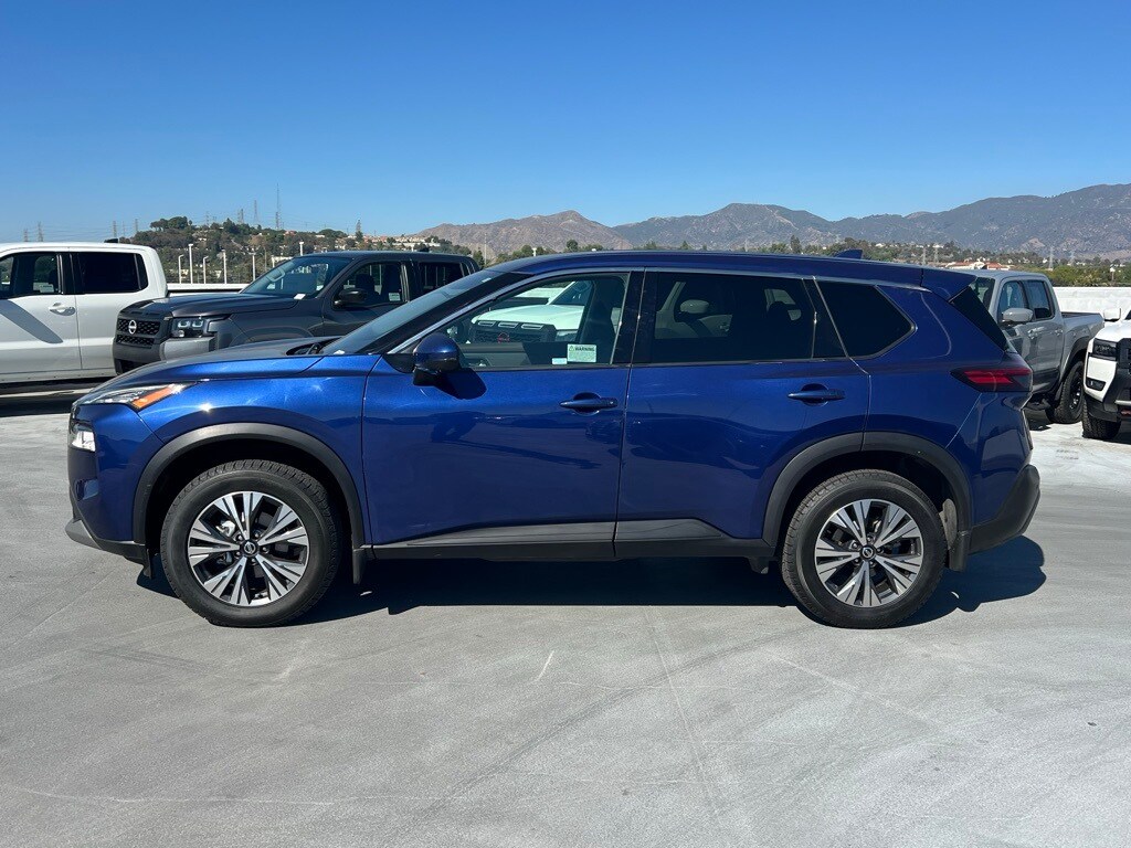 2021 Nissan Rogue SV photo 3