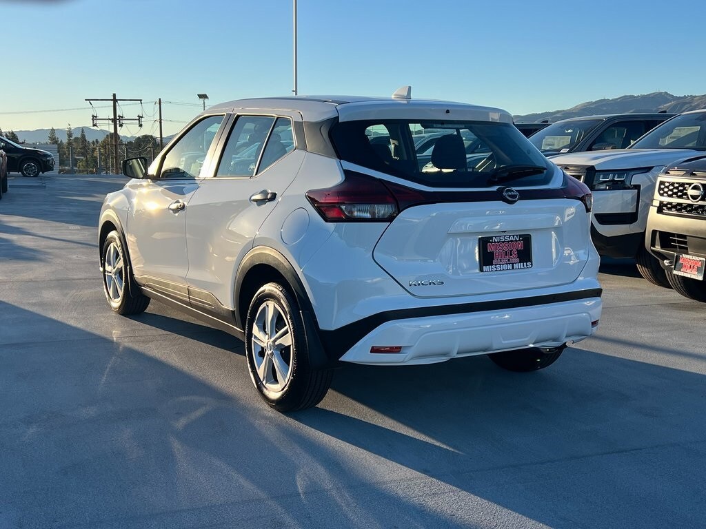 2025 Nissan Kicks Play S photo 4