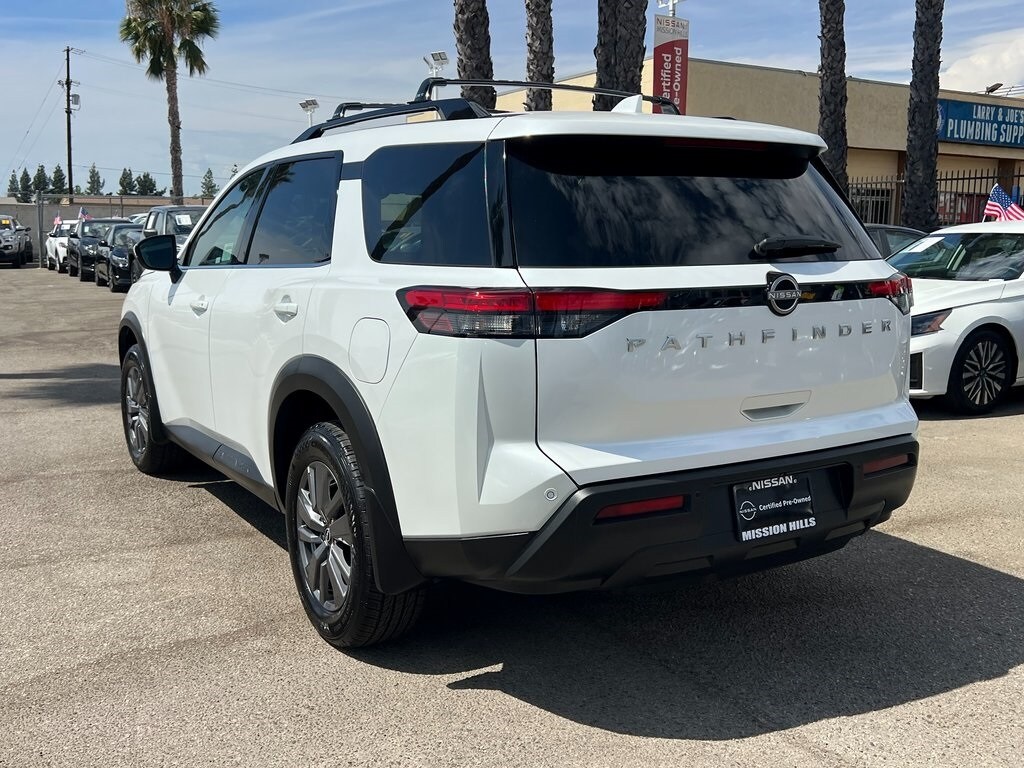 2025 Nissan Pathfinder SV photo 4