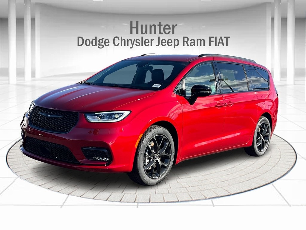 2026 Chrysler Pacifica Select's photo