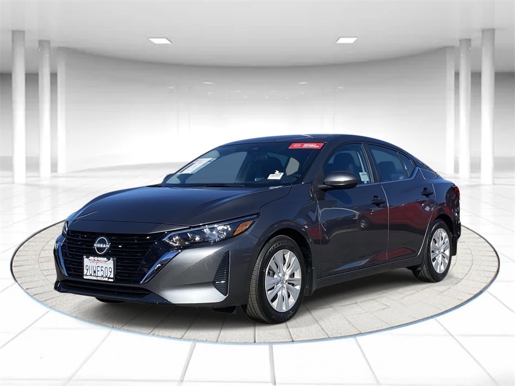2025 Nissan Sentra S's photo