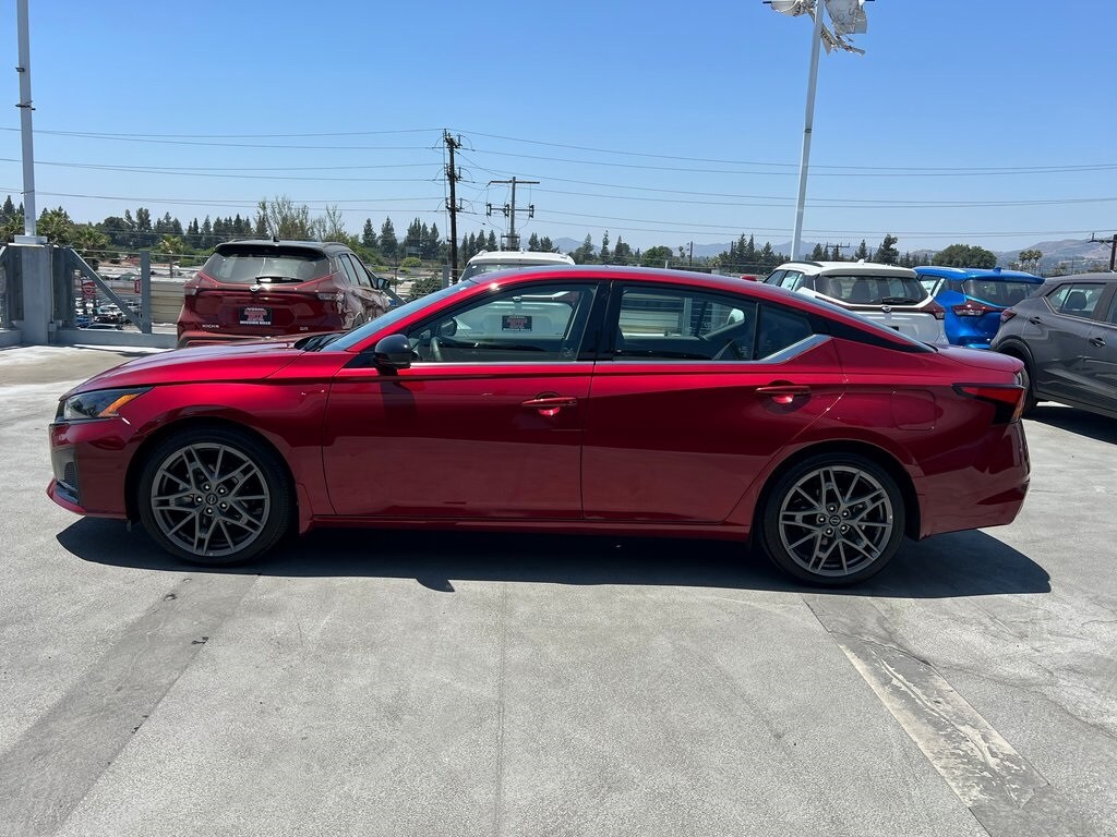 2023 Nissan Altima 2.5 SV photo 3