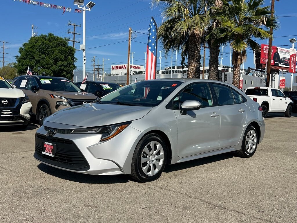 2023 Toyota Corolla LE photo 2