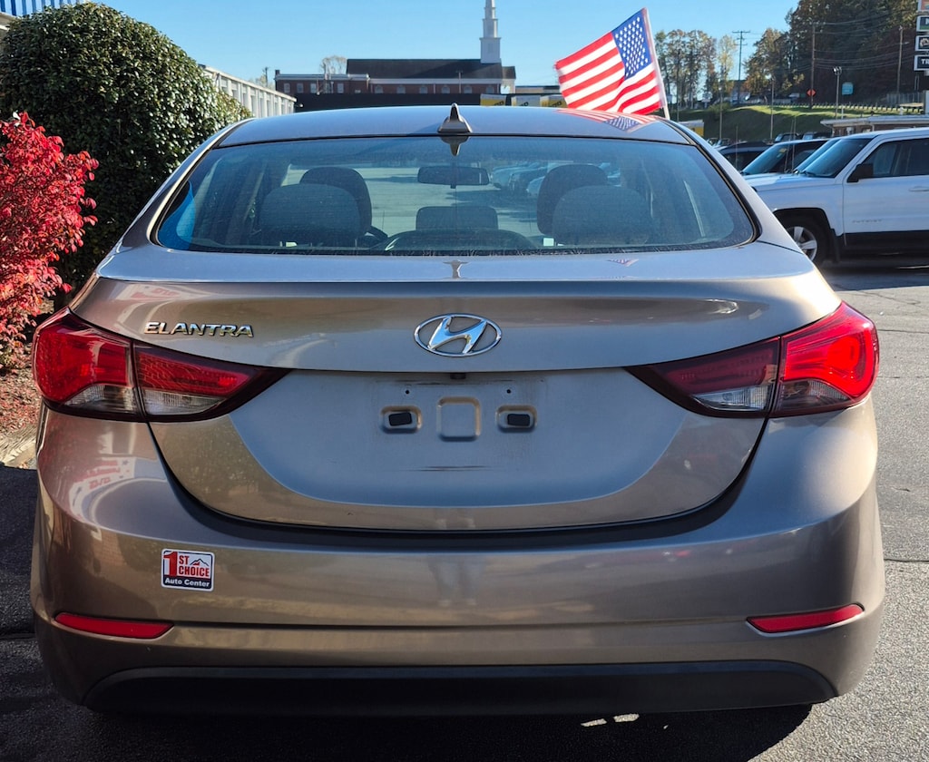 Used 2016 Hyundai Elantra SE Sedan