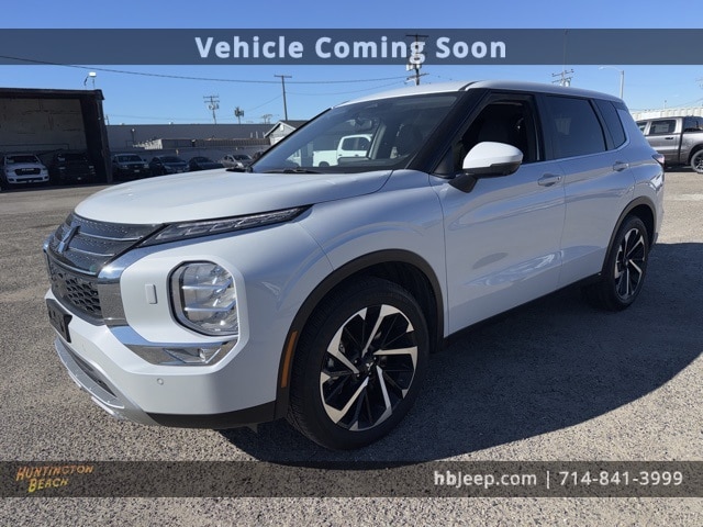 2024 Mitsubishi Outlander SE's photo