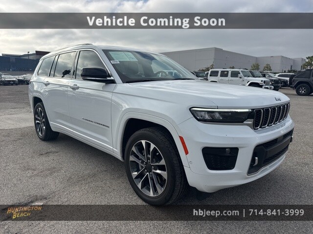2021 Jeep Grand Cherokee Overland photo 3