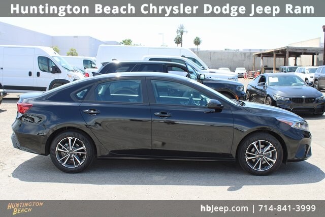 2022 Kia Forte LXS photo 4