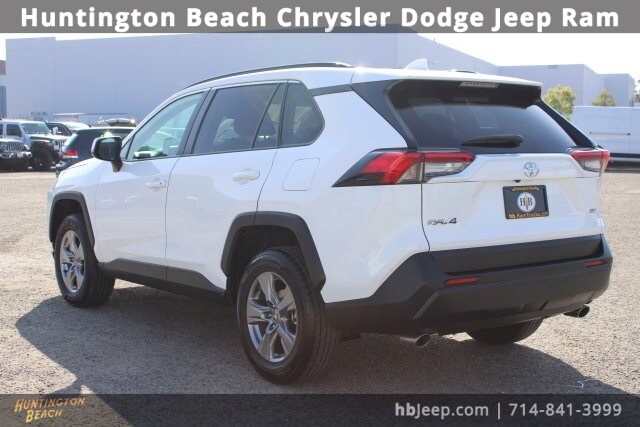 2024 Toyota RAV4 XLE photo 3