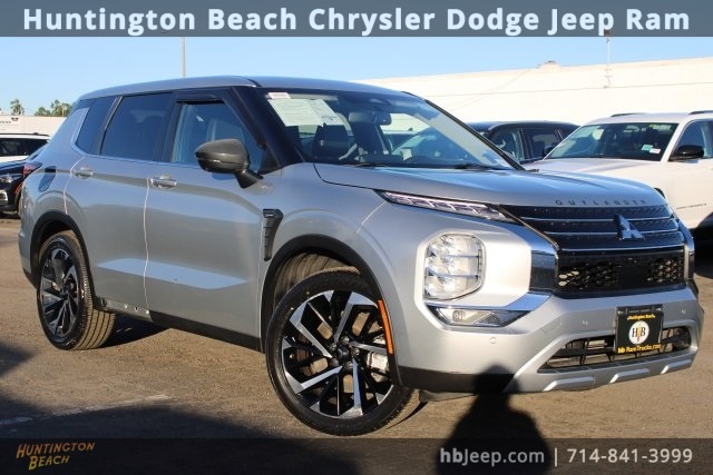 2022 Mitsubishi Outlander SE's photo