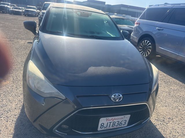 Used 2019 Toyota Yaris LE with VIN 3MYDLBYV1KY521467 for sale in Huntington Beach, CA
