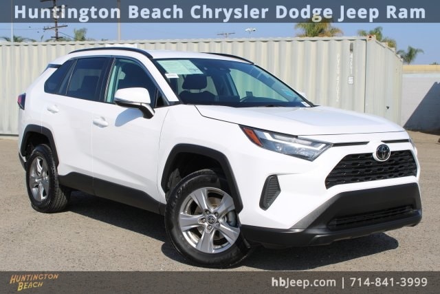 2024 Toyota RAV4 XLE's photo